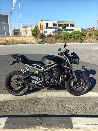 Triumph Street Triple RS