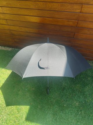 Paraguas negro plegable