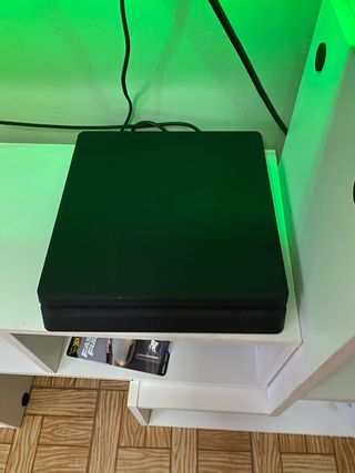 PS4 (PlayStation 4) negra