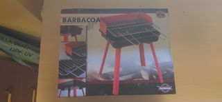 Barbacoa pequeña roja y negra