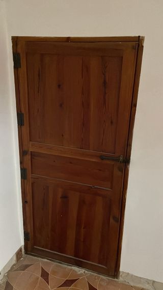Puerta madera maciza 