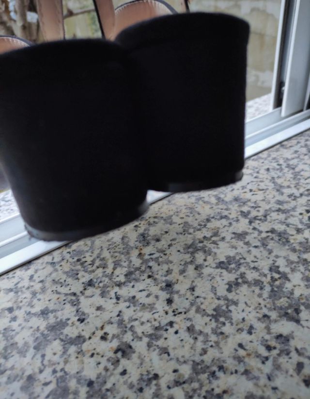 Sandálias pretas salto baixo