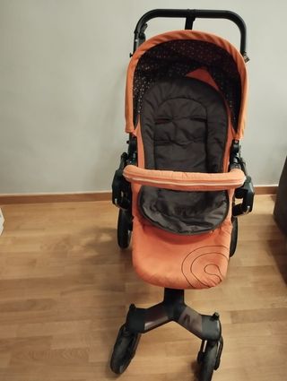 Carrito bebé Concord Neo color naranja  y marrón.