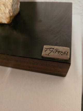 Escultura abstracta mujer - Figura metal y piedra