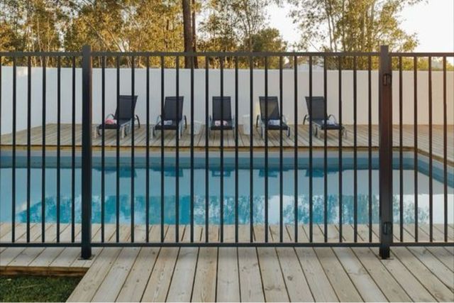 Piscina valla reja barandilla