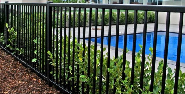 Piscina valla reja barandilla