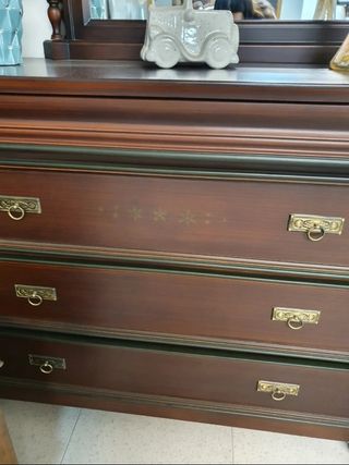 Cómoda antigua de madera