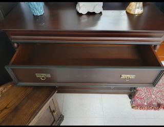 Cómoda antigua de madera