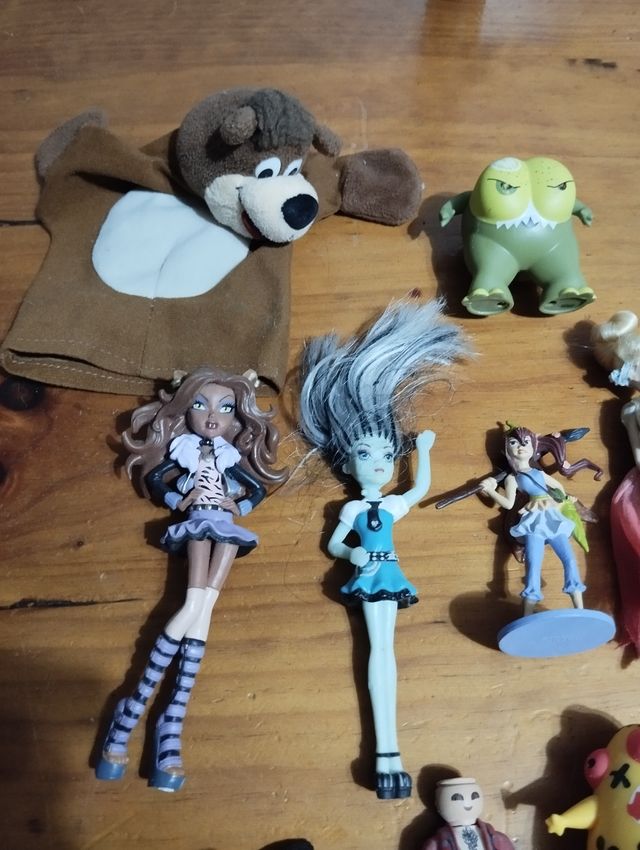 Lote de 12 muñecos y muñecas