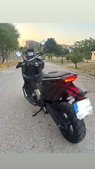 Honda X-ADV 750 - Moto 2023