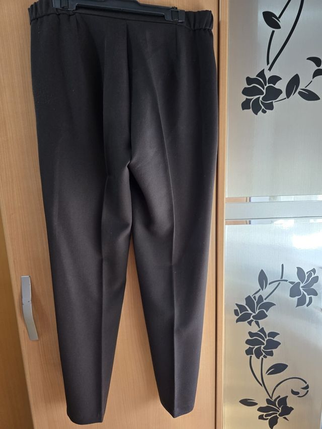 Pantalón de vestir de mujer talla 40
FESTA.2 EUROS