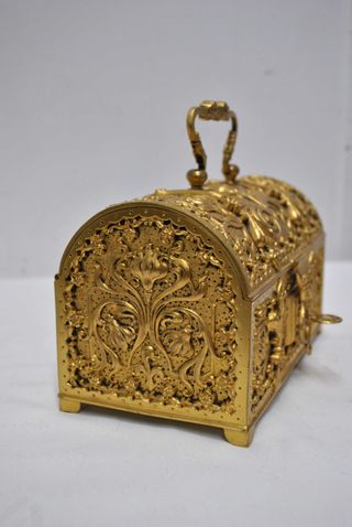 Antiguo cofre joyero de bronce al mercurio