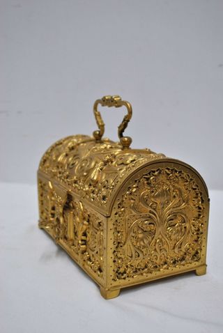 Antiguo cofre joyero de bronce al mercurio