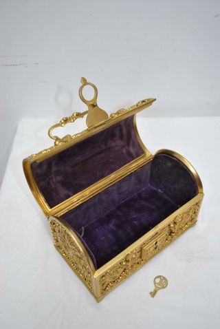 Antiguo cofre joyero de bronce al mercurio