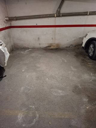 Alquiler plaza garaje coche y moto.