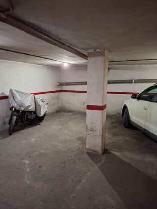 Alquiler plaza garaje coche y moto.