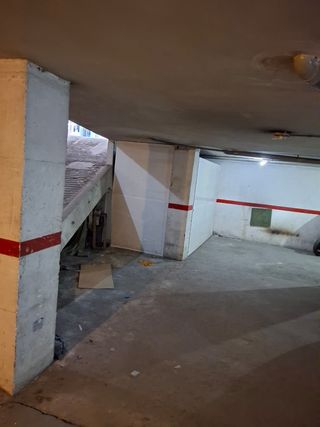 Alquiler plaza garaje coche y moto.