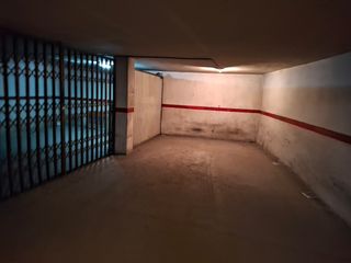 Alquiler plaza garaje coche y moto.