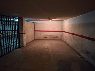 Alquiler plaza garaje coche y moto.