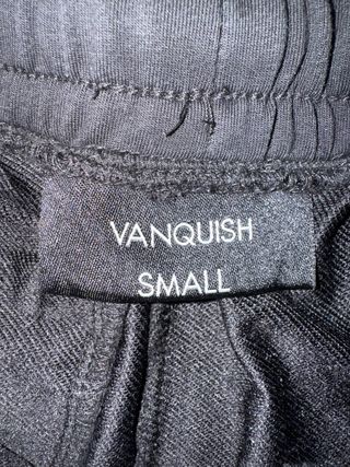 Pantalones deportivos Vanquish negros y rojos