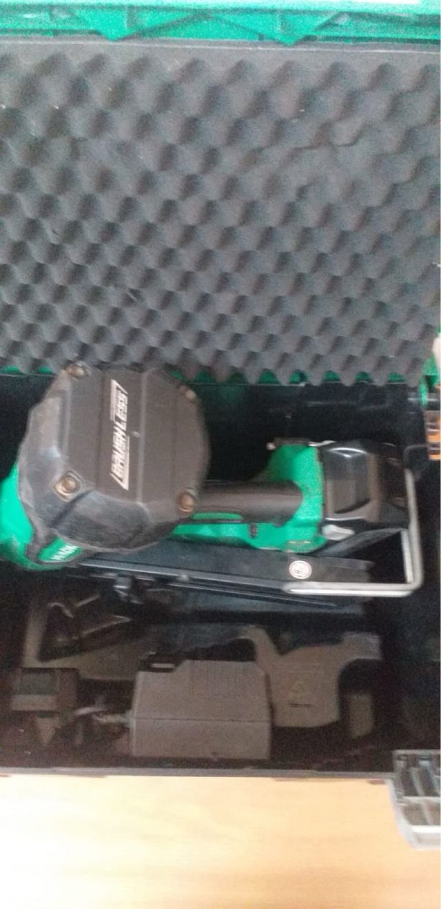 Clavadora Hikoki - Batería 18V