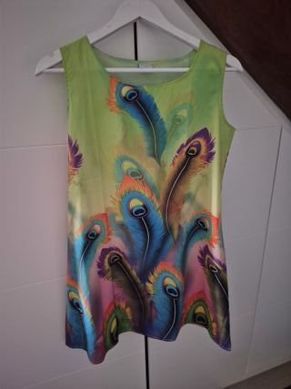 Vestido corto estampado plumas