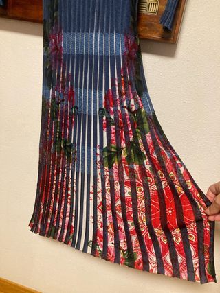 Vestido plisado azul y rojo