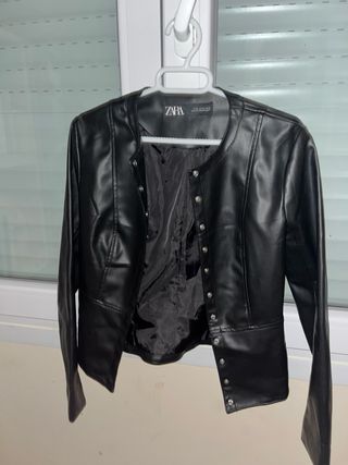 Chaqueta negra Zara