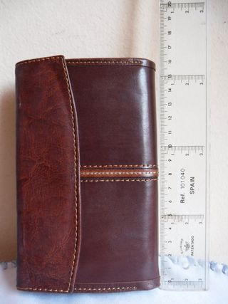 Cartera de color marrón