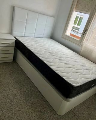 Cama matrimonio blanca - cabecero acolchado