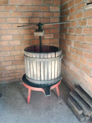 Prensa de vino antigua