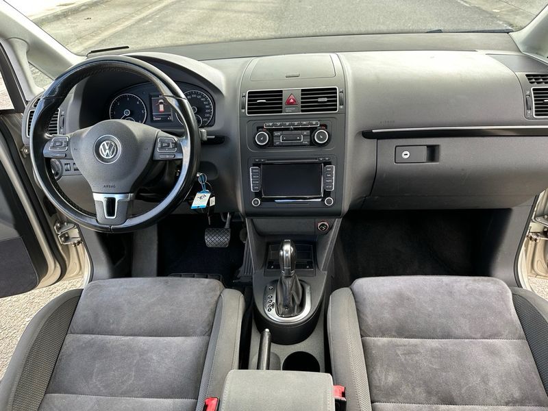 Volkswagen Touran 2.0 TDI Sport 2011, foto 13