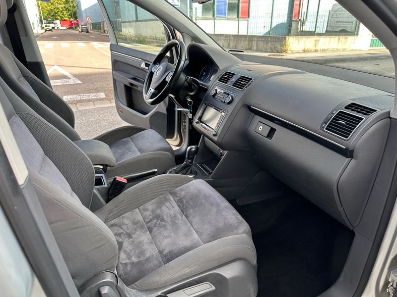 Volkswagen Touran 2.0 TDI Sport 2011, foto 9
