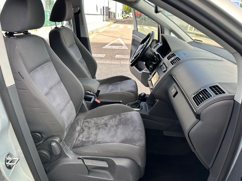 Volkswagen Touran 2.0 TDI Sport 2011, foto 11