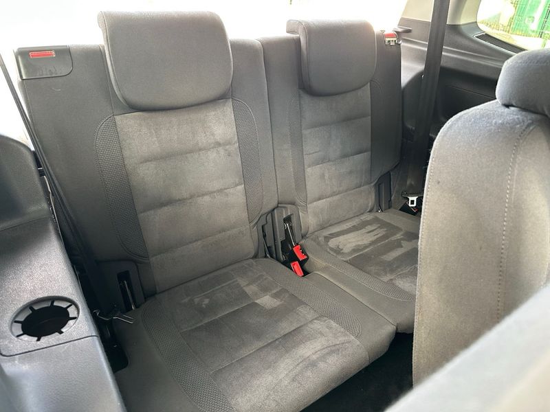 Volkswagen Touran 2.0 TDI Sport 2011, foto 20