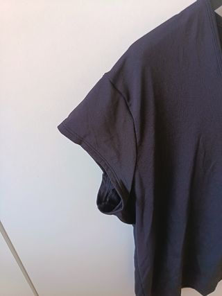 T-shirt nera sportiva