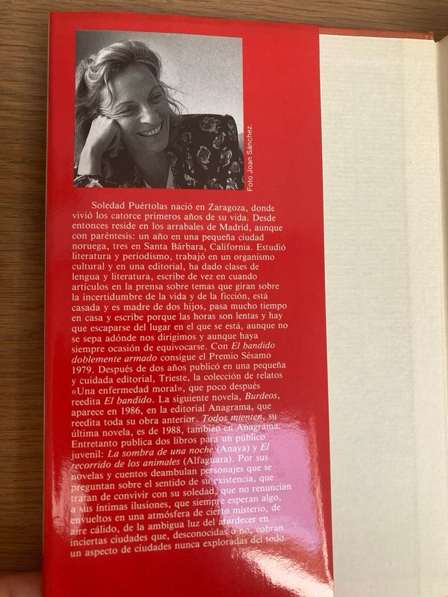 Libro “Queda la noche”. Premio Planeta 1989.