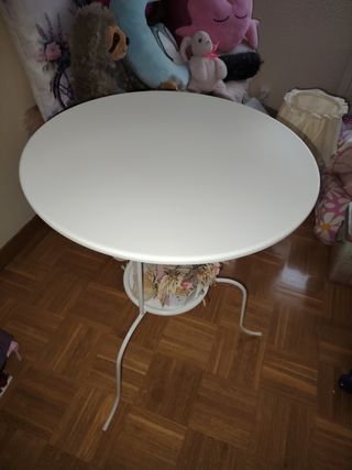 Mesa redonda blanca metalica
