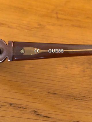GUESS - montura metálica marrón/dorado con funda