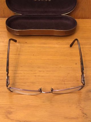 GUESS - montura metálica marrón/dorado con funda