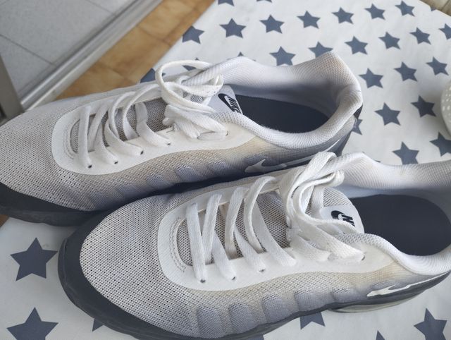 Zapatillas Nike Air Max blancas y negras