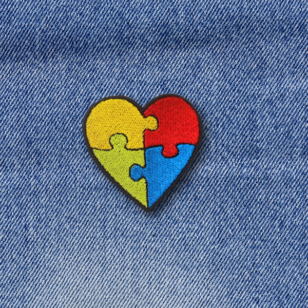Parche bordado termoadhesivo Corazón de puzzle