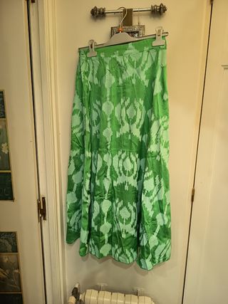 Falda midi estampada verde y blanca