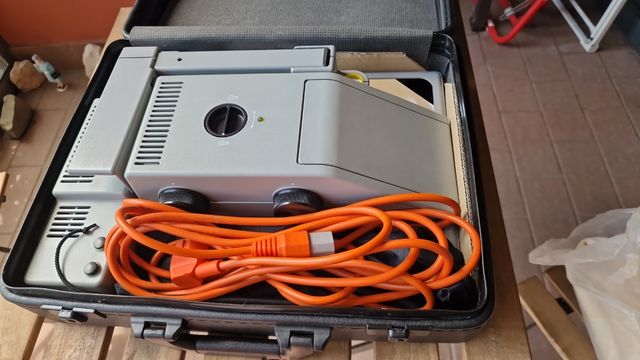 Proiettore Didattico Vintage con Valigetta 