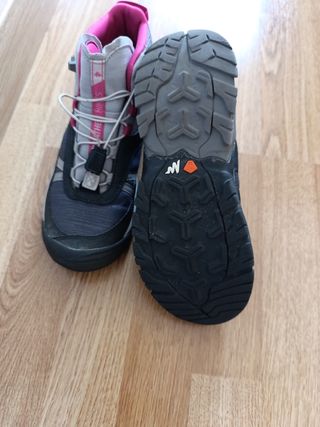 Botas trekking niña gris-rosa