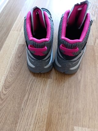 Botas trekking niña gris-rosa