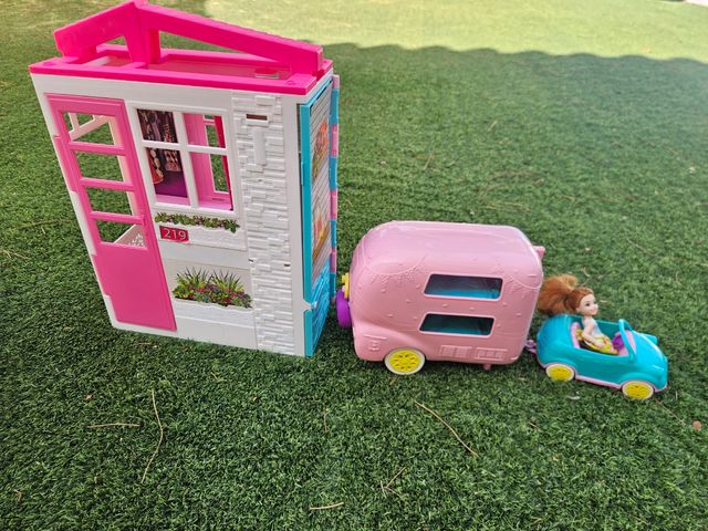 Casa Barbie y caravana Chelsea