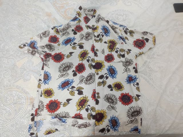 Camisa flores - multicolor