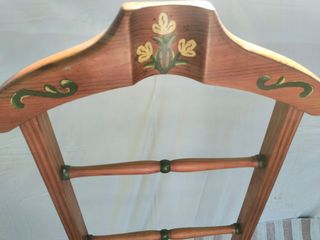 Perchero madera pintado a mano. 