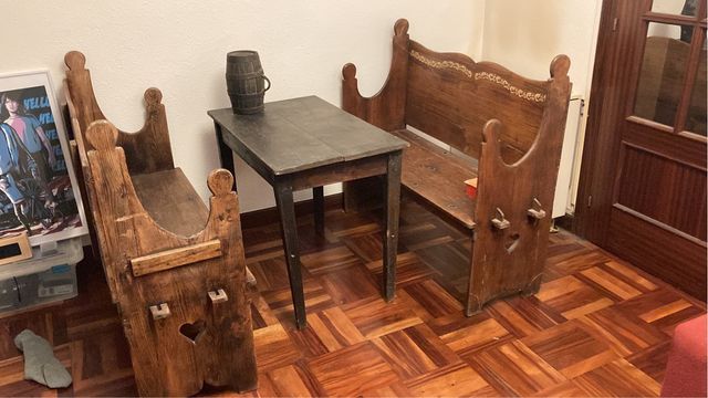 Conjunto mesa y bancos vintage.